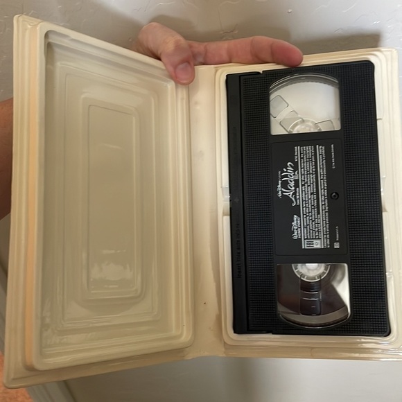 Disney Classic Aladdin VHS Tape Vintage Collectable. - Picture 9 of 16